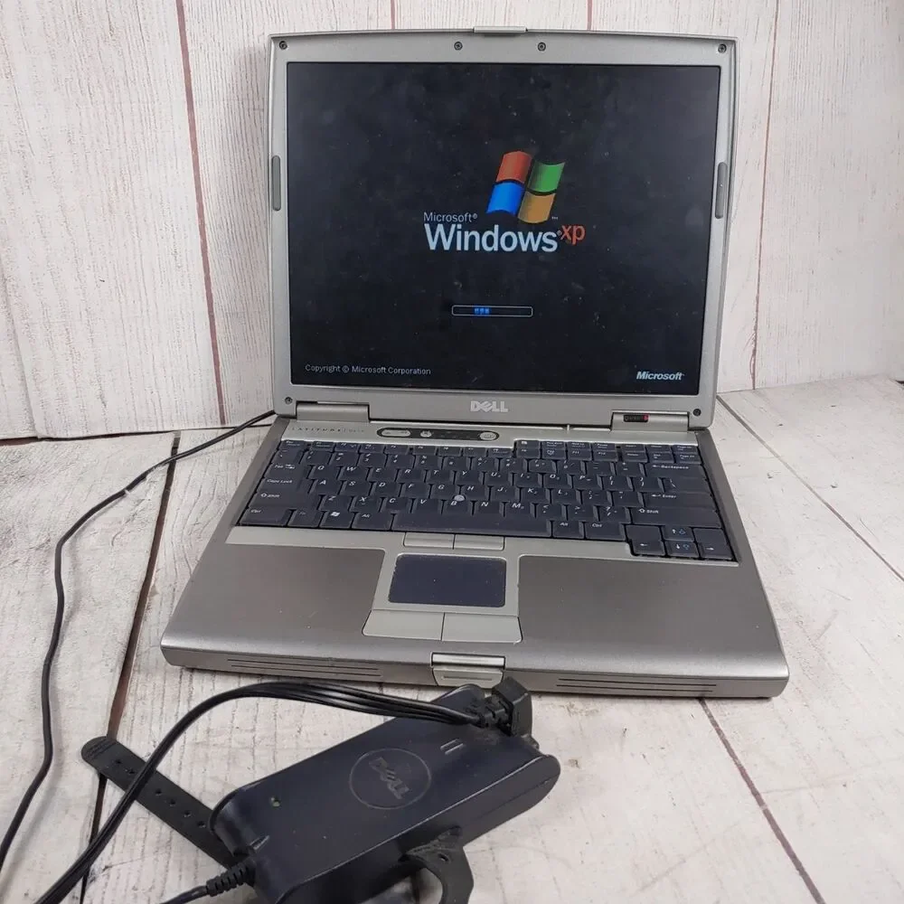 Dell Latitude D610 Laptop - Windows XP PRO - 1.73 GHz Intel, 1GB RAM w/ Charger